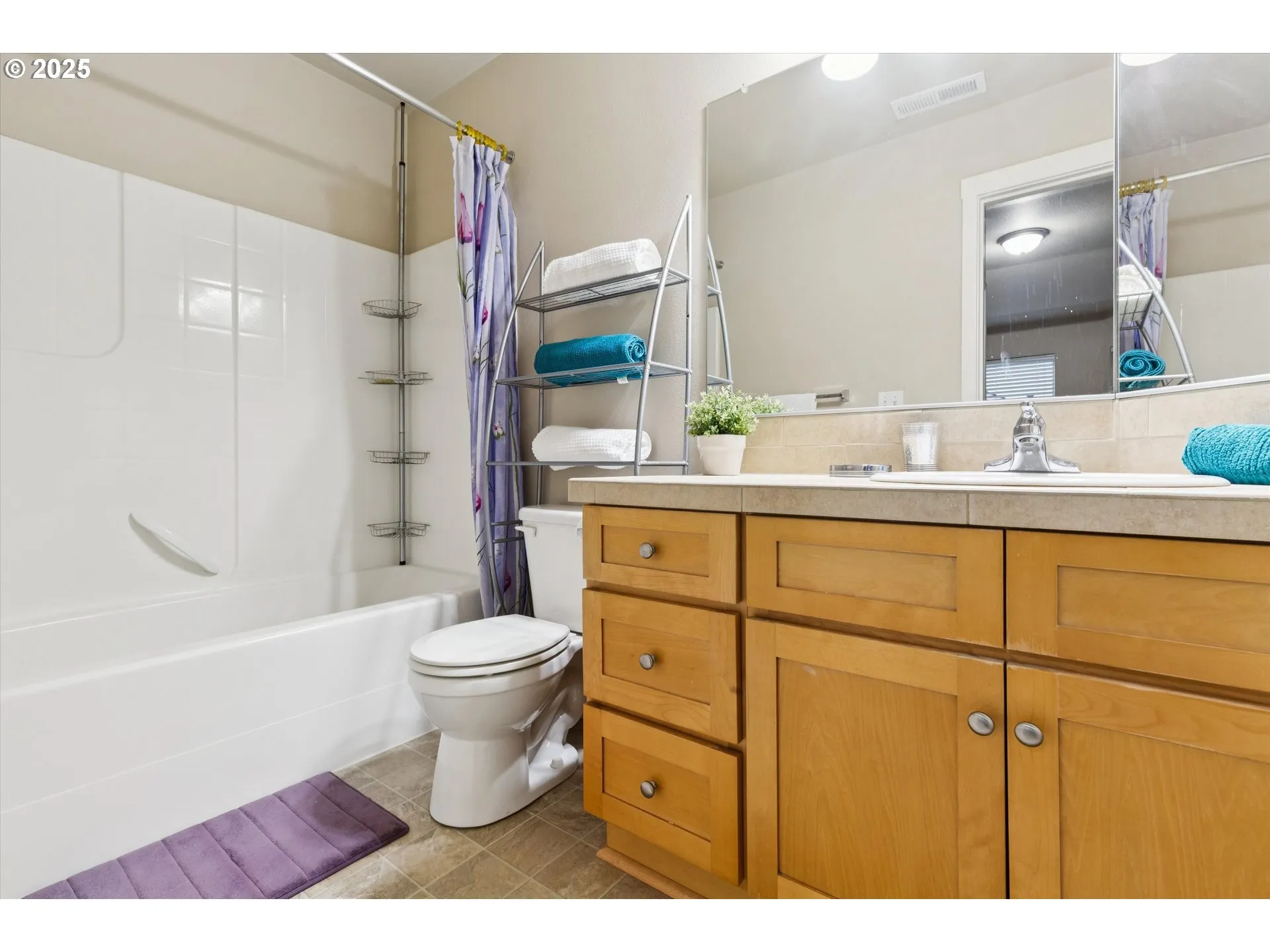 Bedroom-Full Bathroom