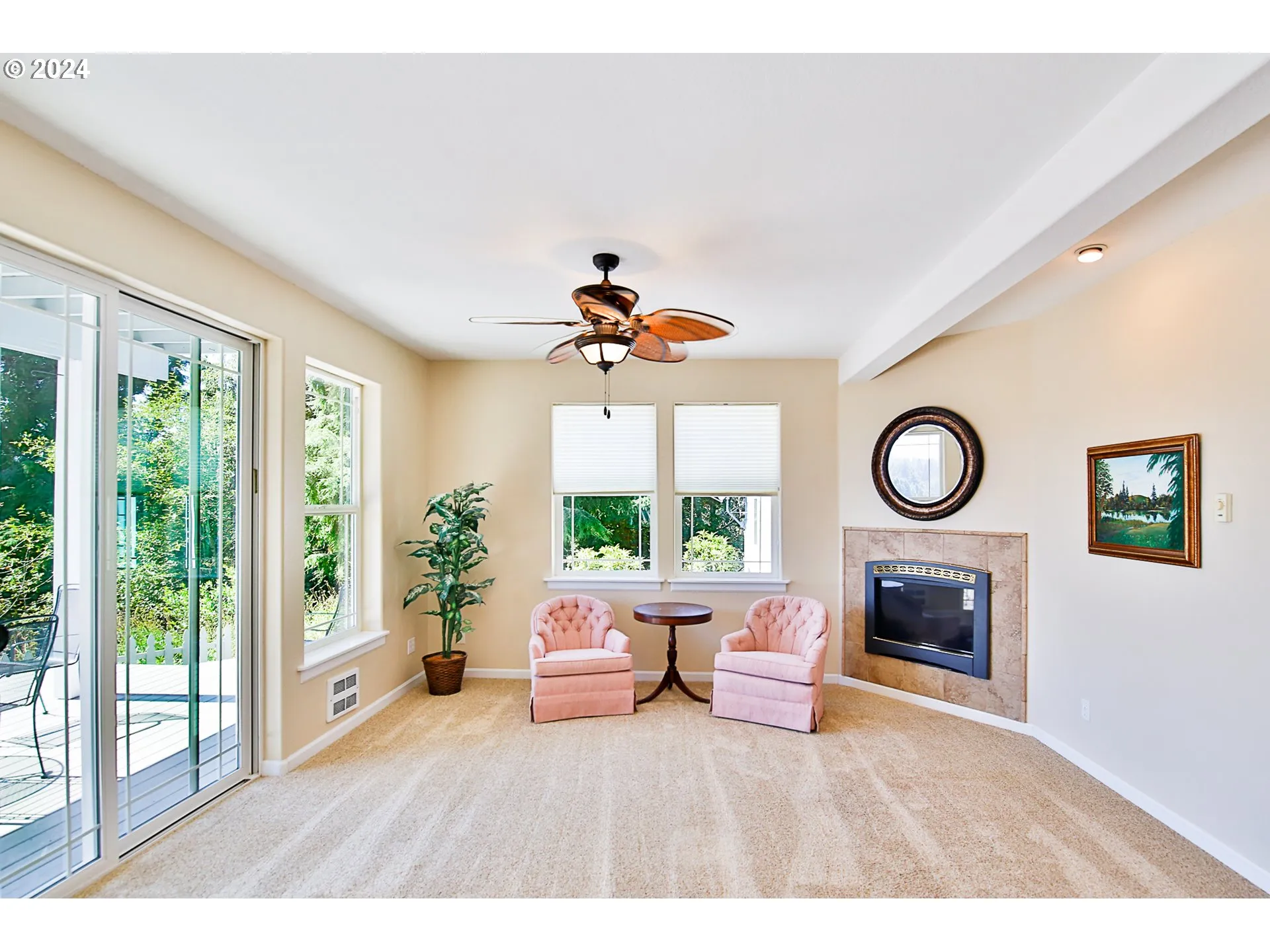 Living Room-Fireplace
