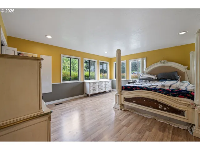Bedroom, Primary