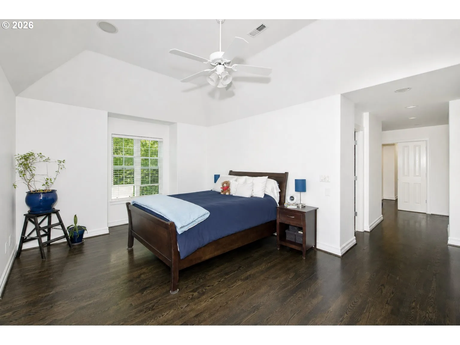 Bedroom, Primary-Vaulted Ceilings