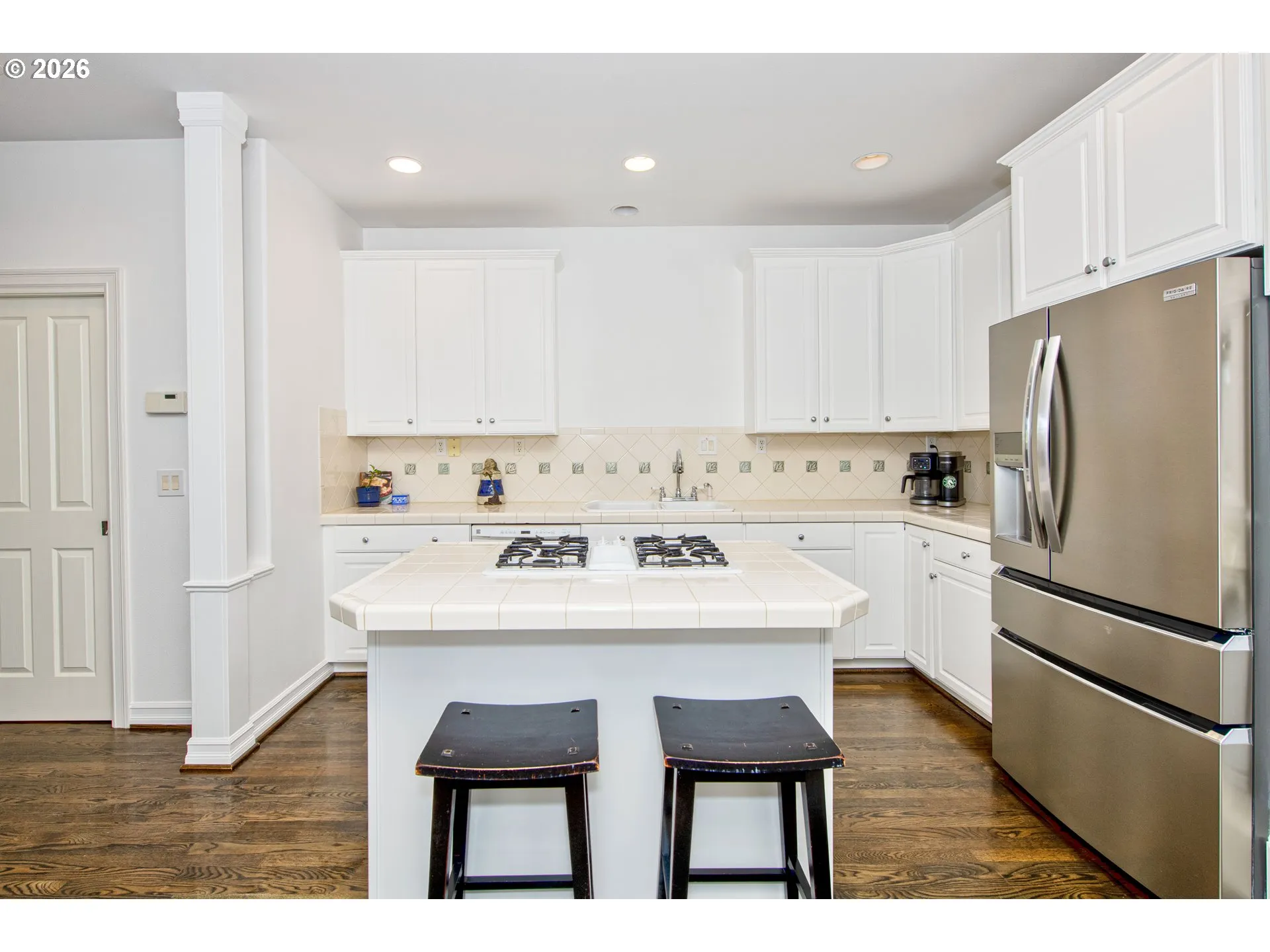 Kitchen-Breakfast Bar