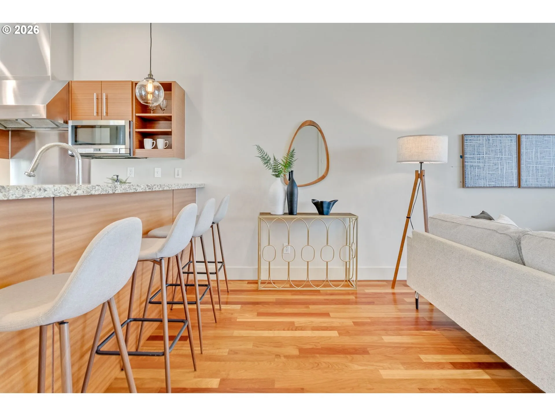 Kitchen-Breakfast Bar