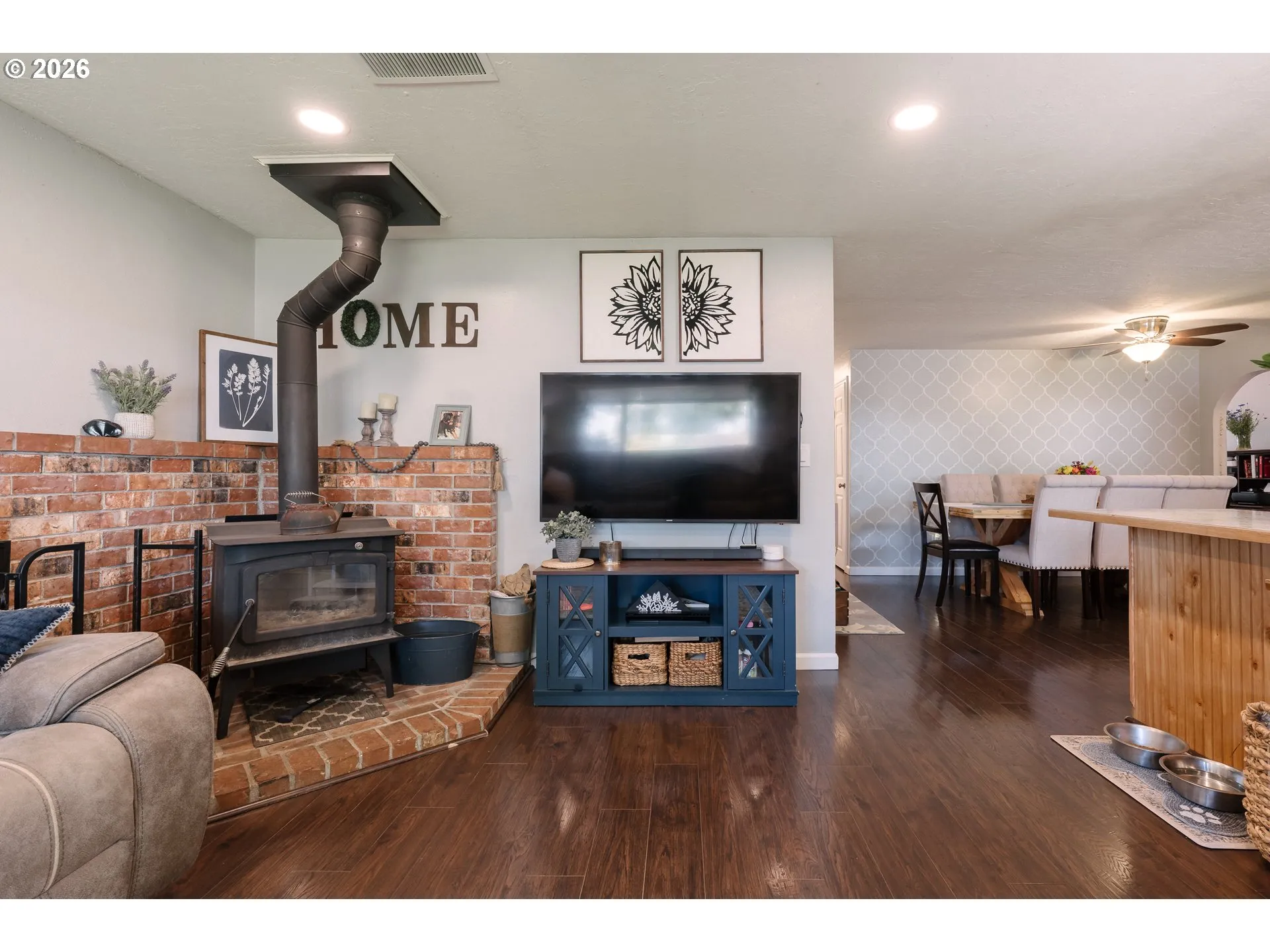 Living Room-Fireplace