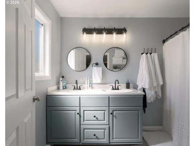 Bathroom, Attached