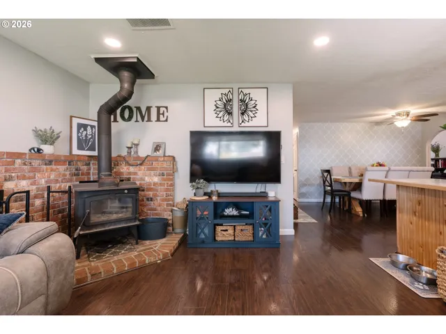 Living Room-Fireplace