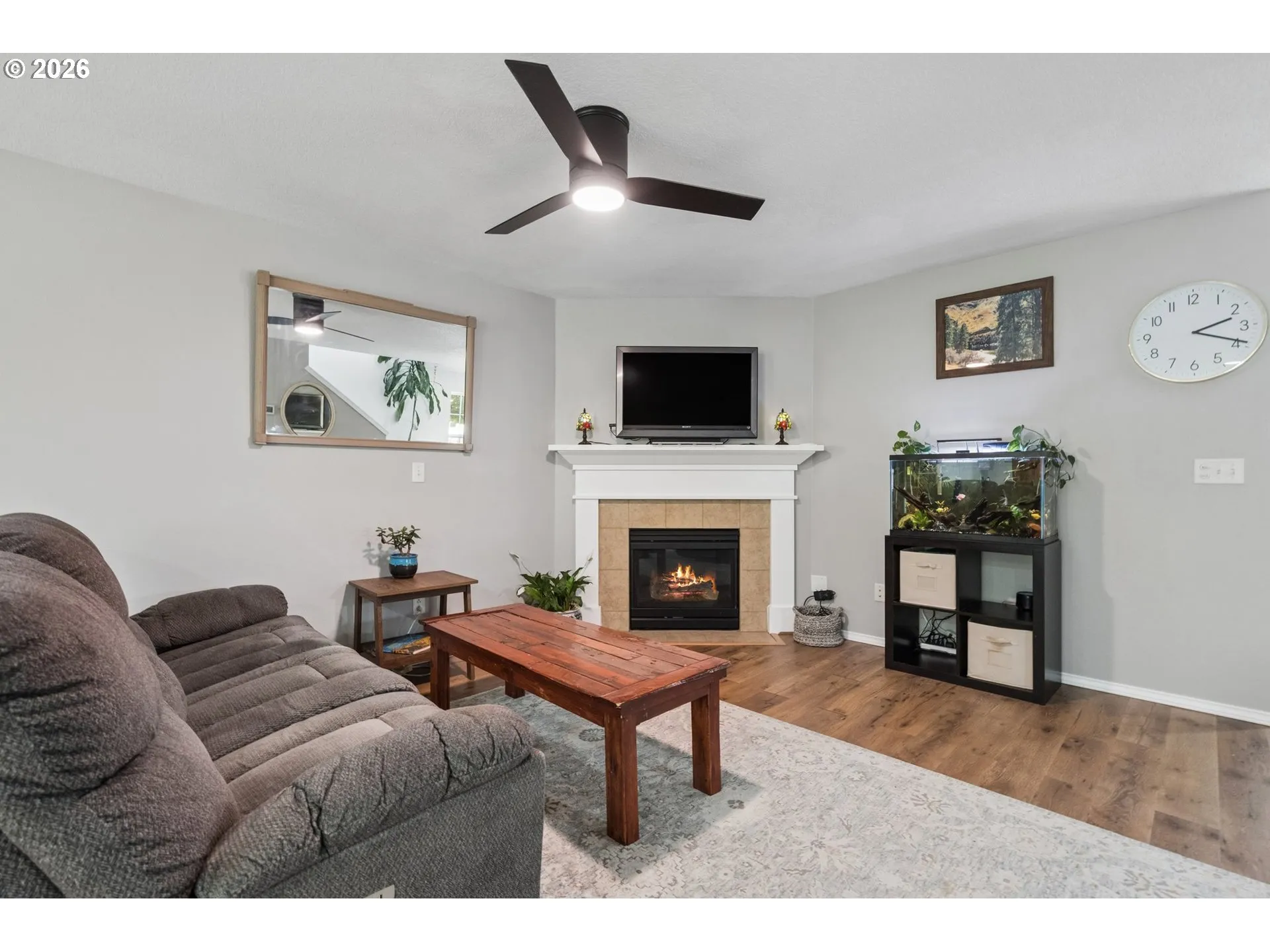 Living Room-Fireplace
