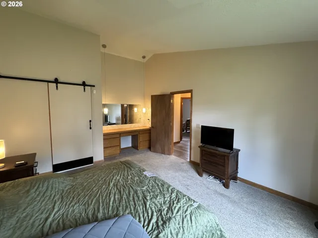 Bedroom, Primary