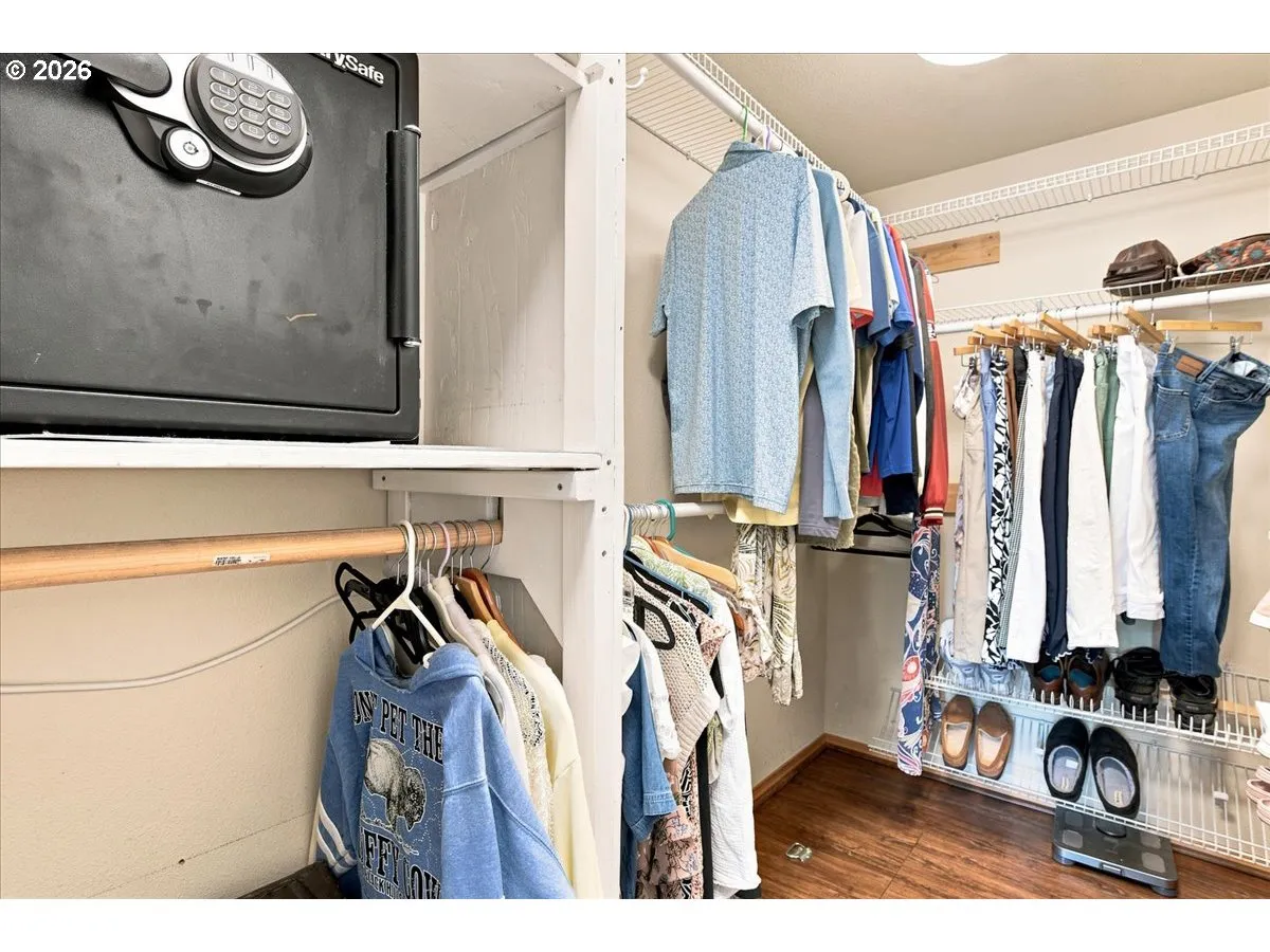 Bedroom, Owner's Suite-Walk-In Closet