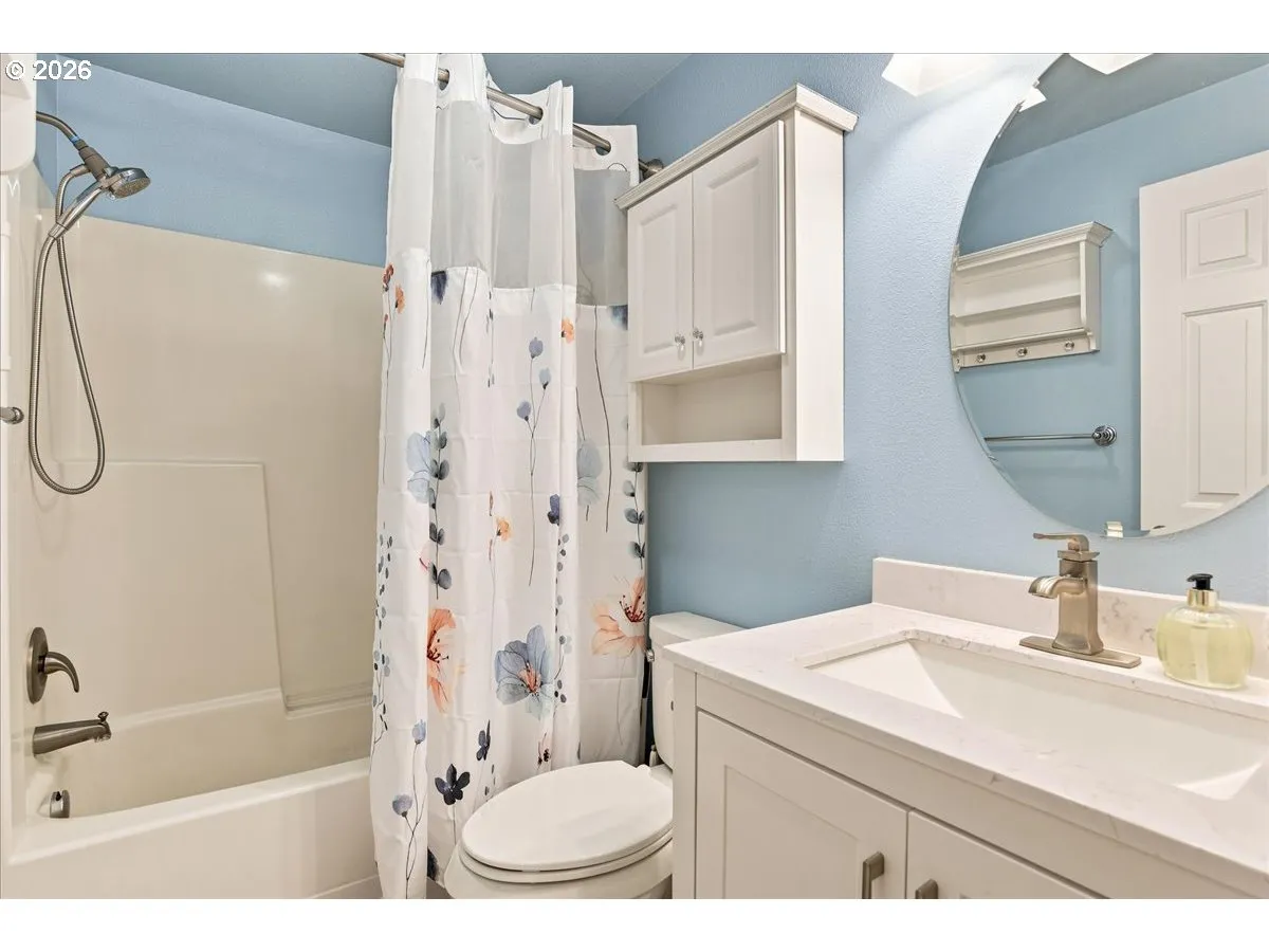 Bedroom-Full Bathroom
