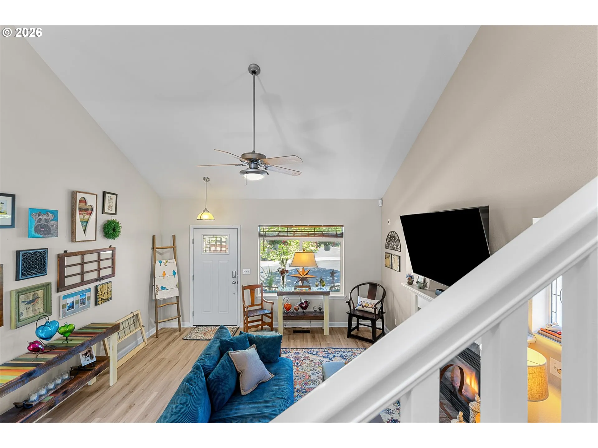 Living Room/Entrance