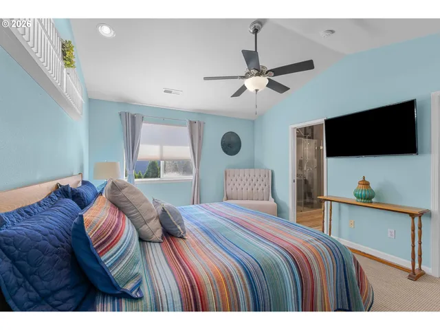 Bedroom, Primary-Vaulted Ceilings
