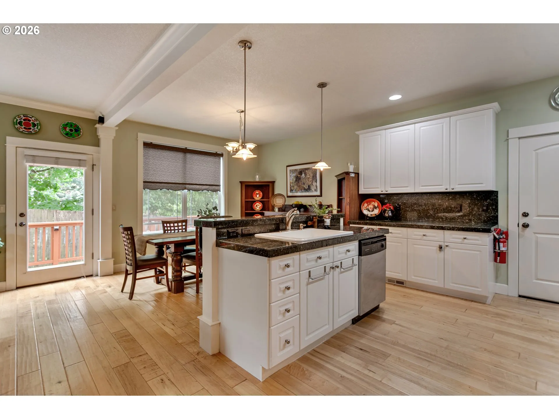 Kitchen/Dining Room-Island