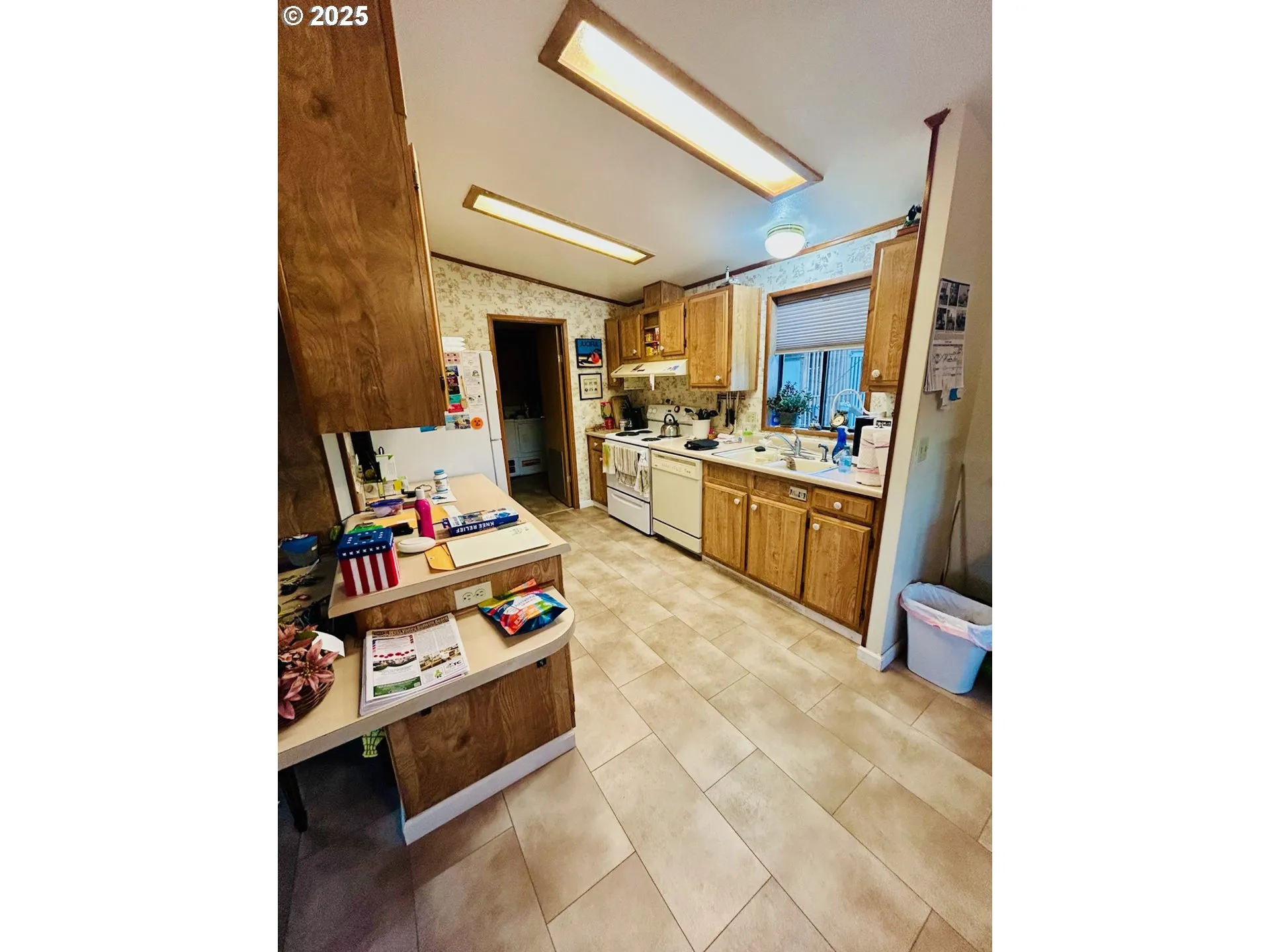 Kitchen/Nook-Eating Area
