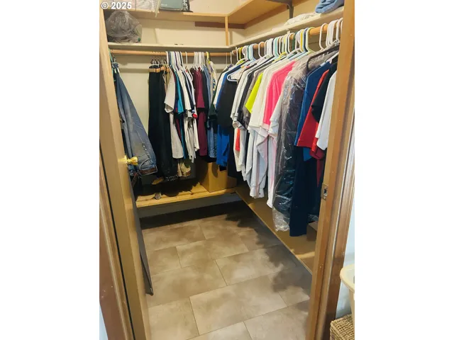 Bedroom, Owner's Suite-Walk-In Closet
