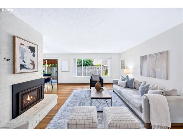 Living Room-Fireplace
