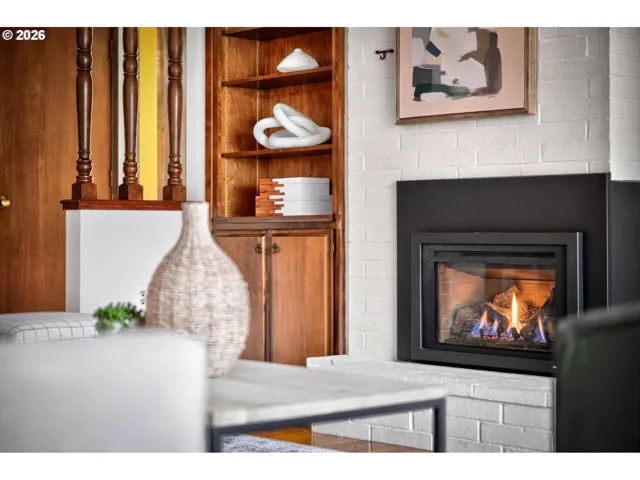 Living Room-Fireplace