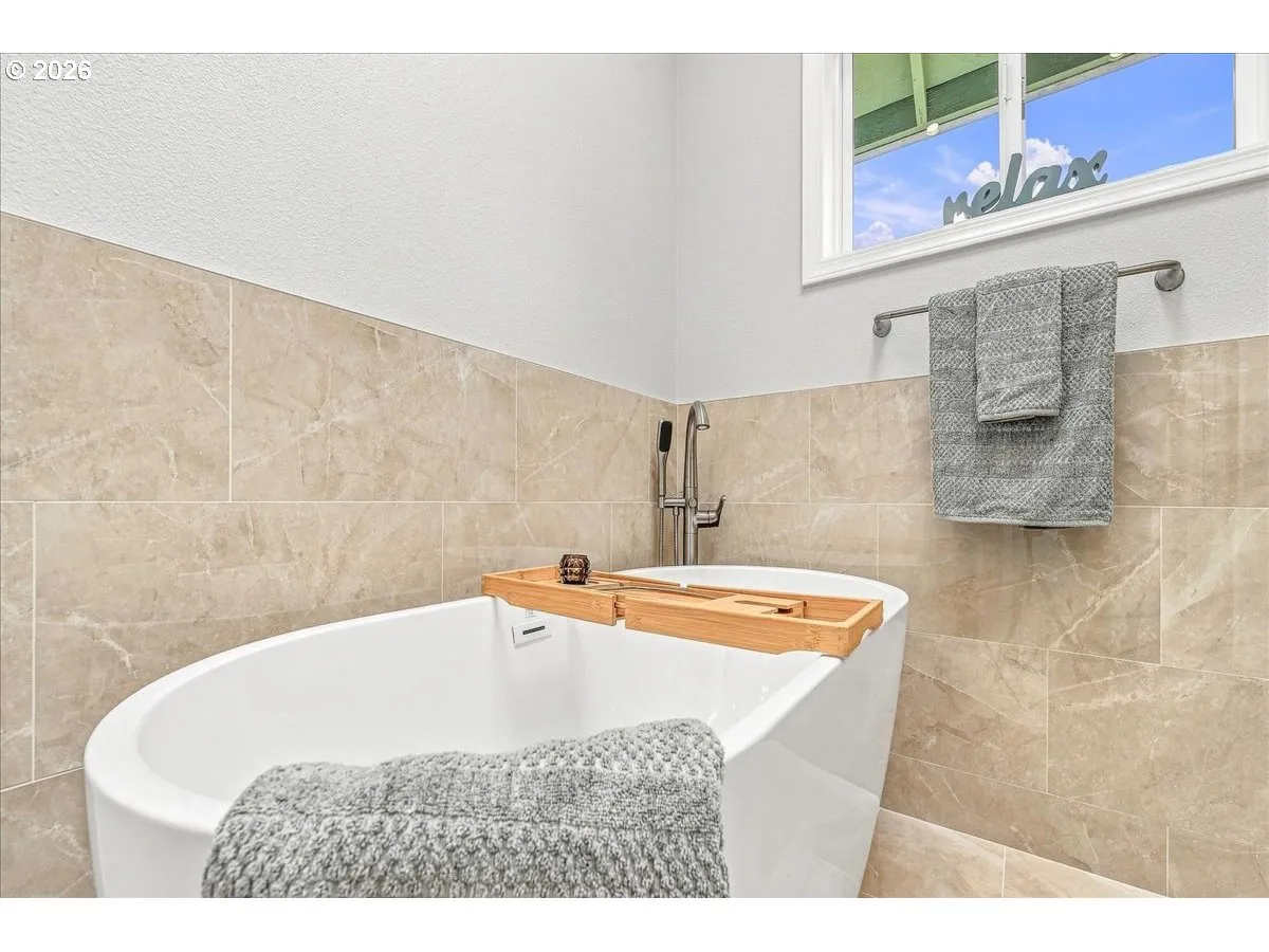 Bathroom, Attached-Garden Tub