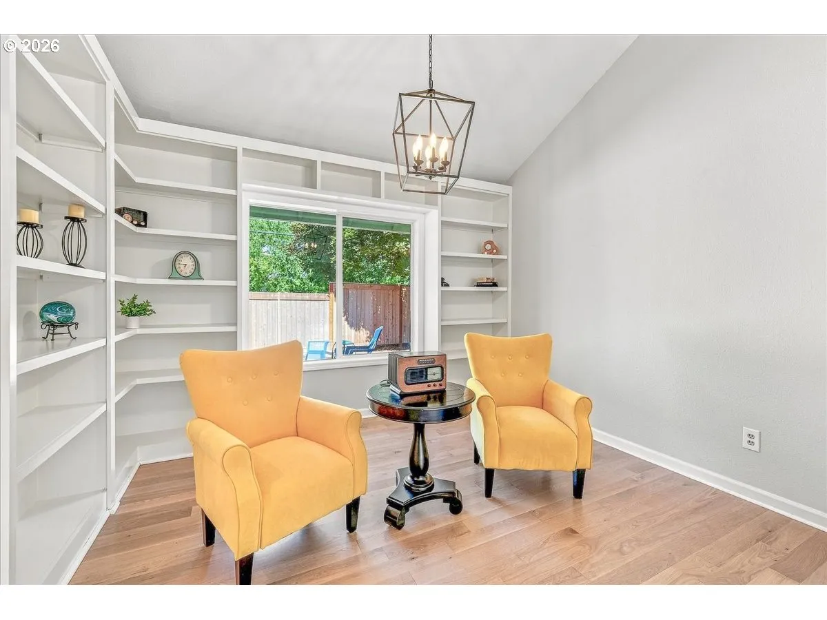 Dining Room-Vaulted Ceilings