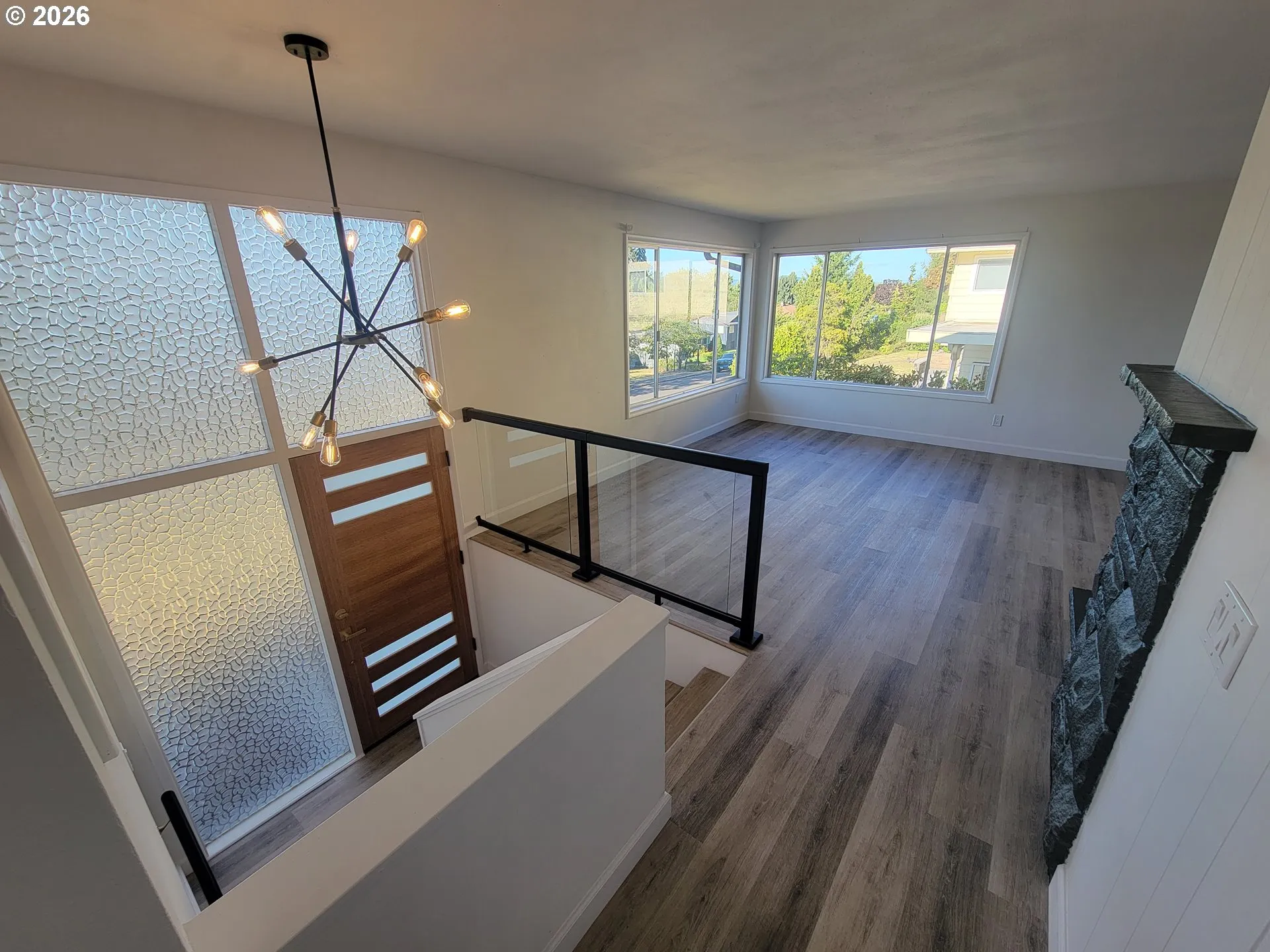 Living Room/Entrance