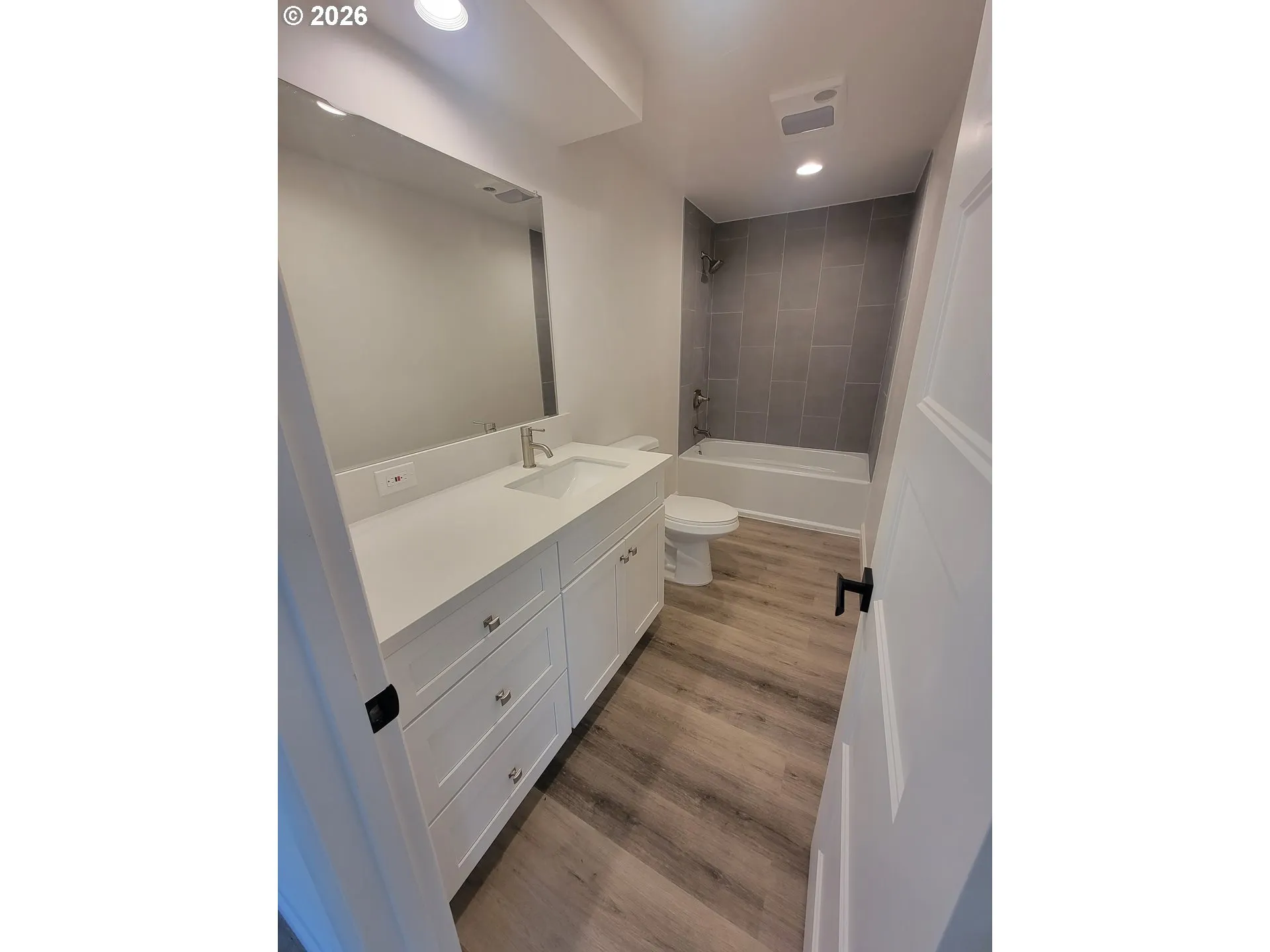 Bathroom, Attached-Upper