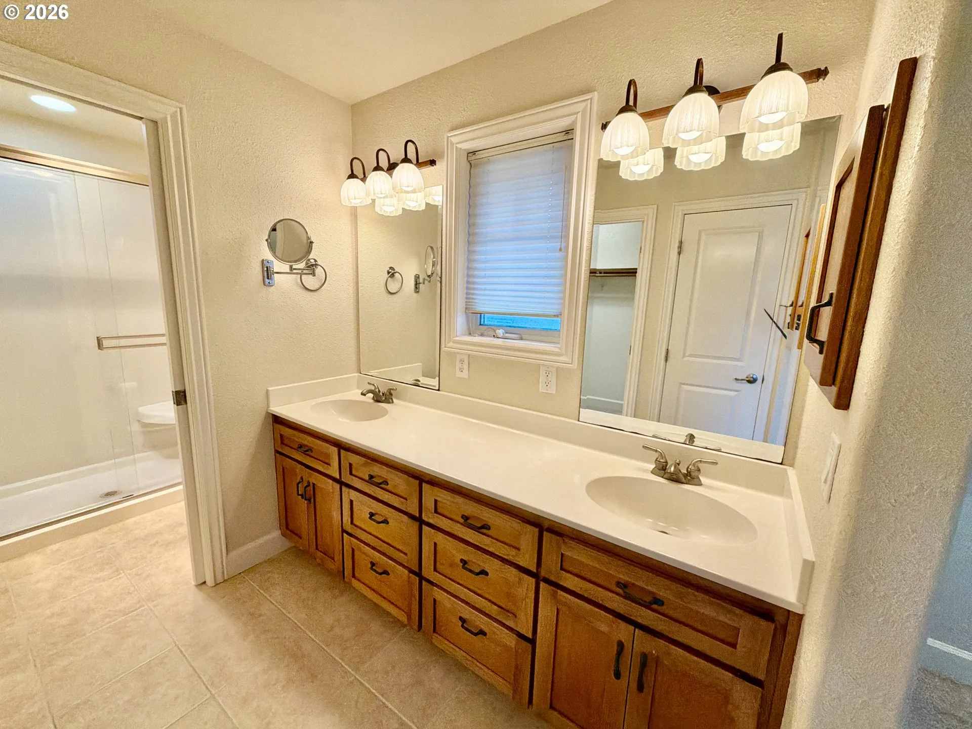 Bedroom, Owner's Suite-Upper