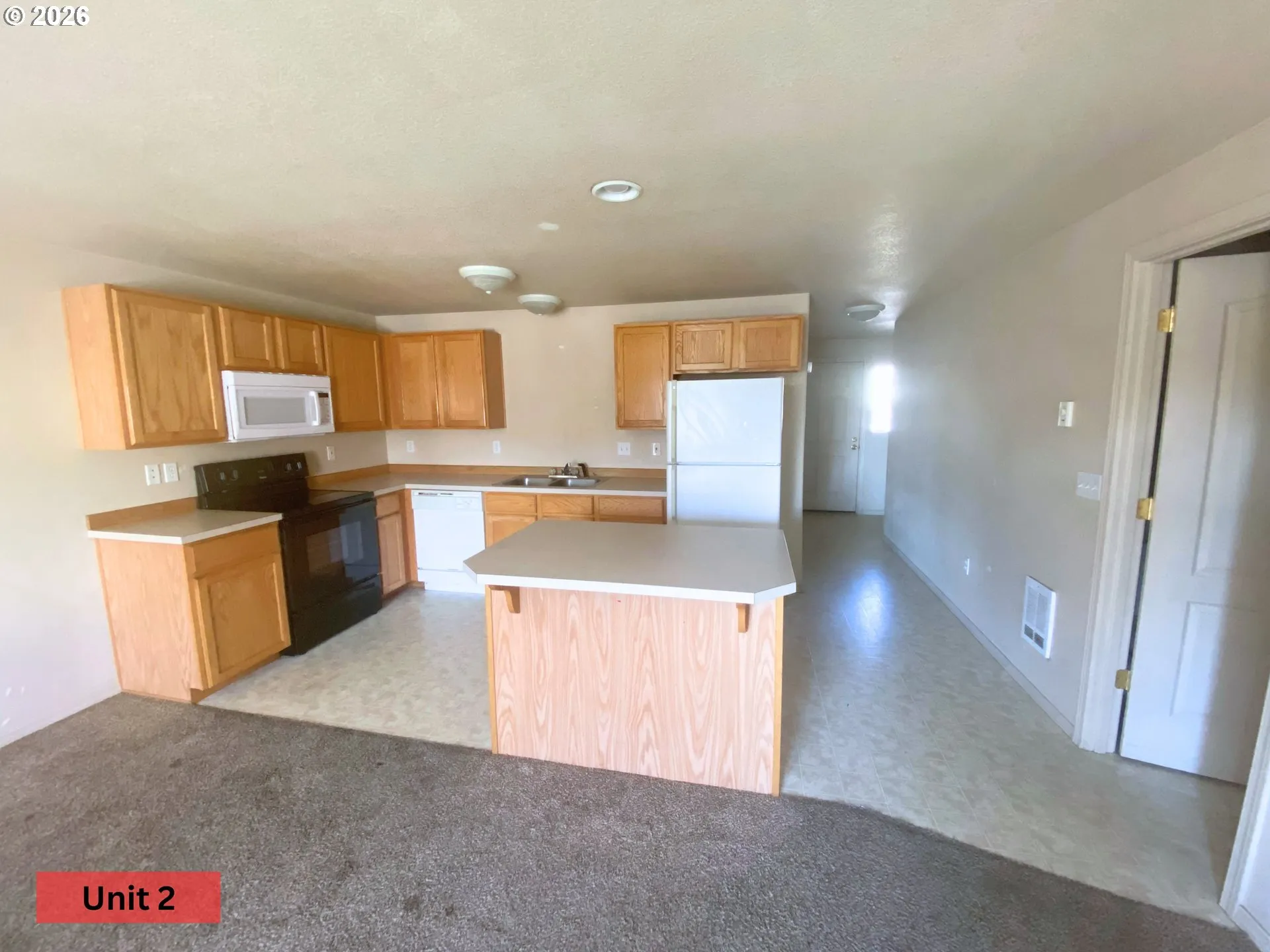 Kitchen-Breakfast Bar