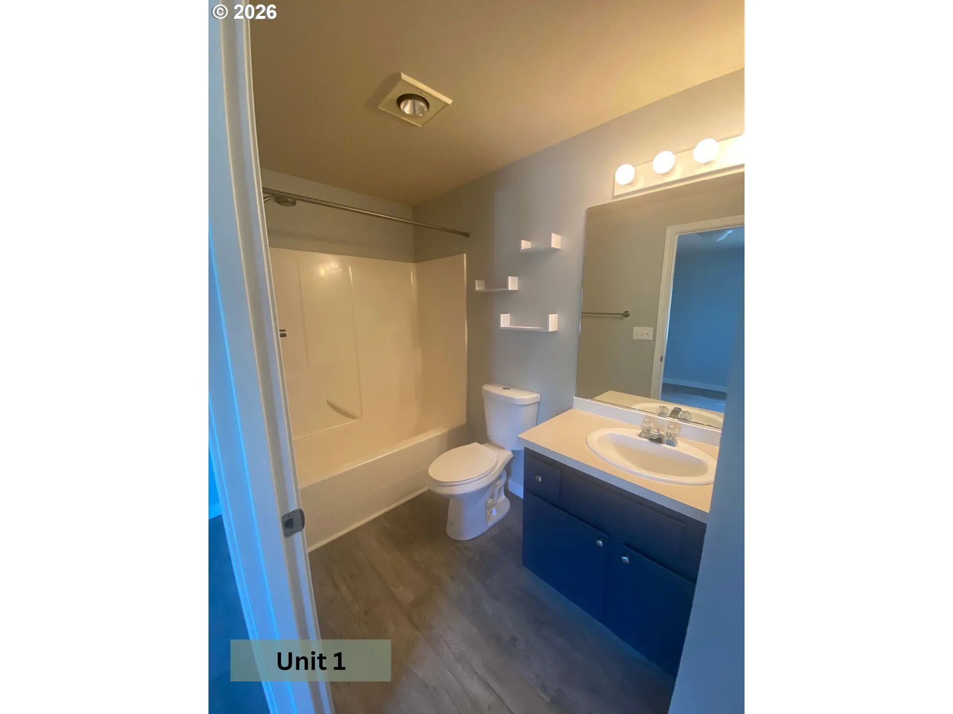 Bathroom, Attached-Upper