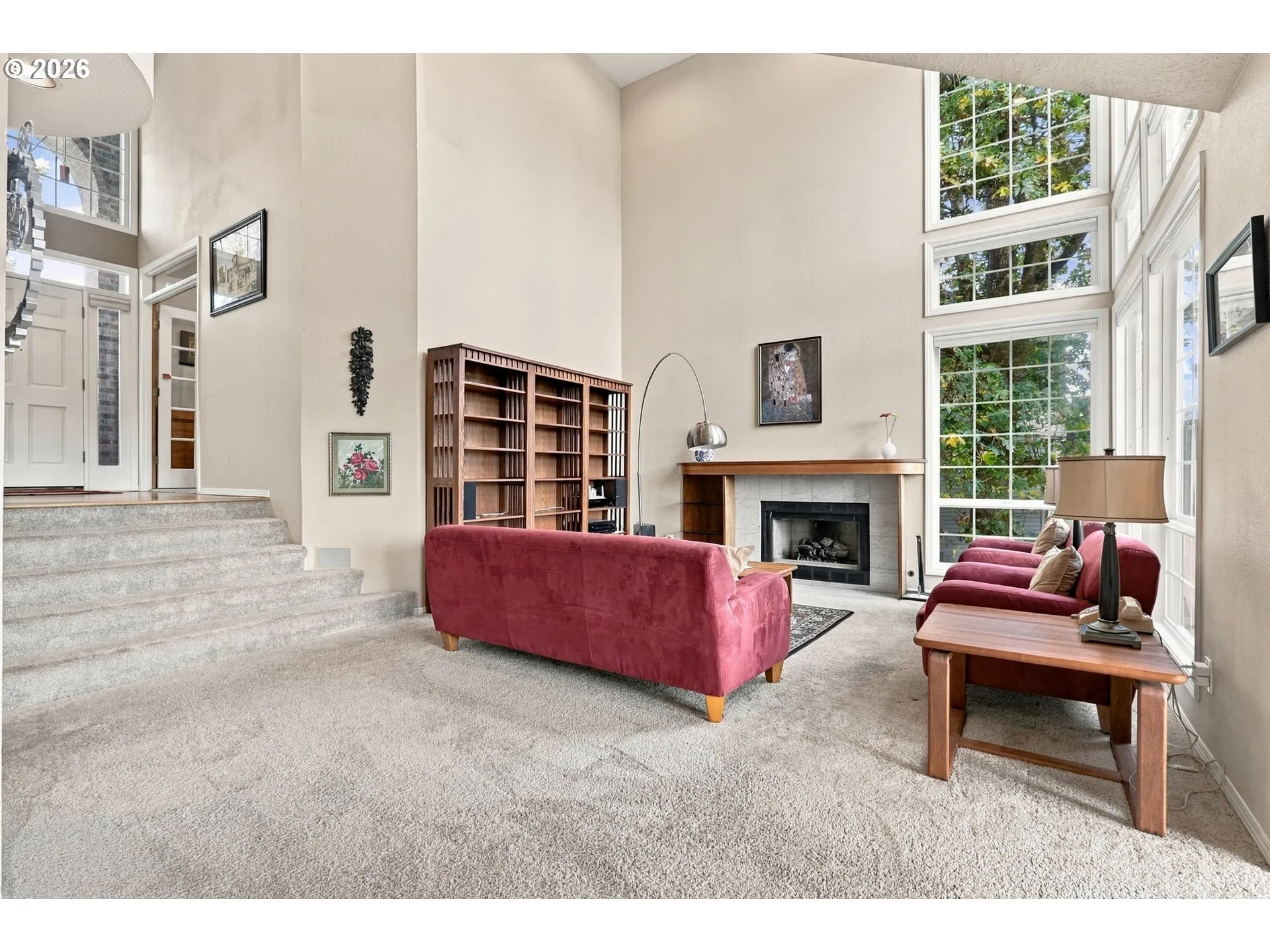 Living Room/Entrance