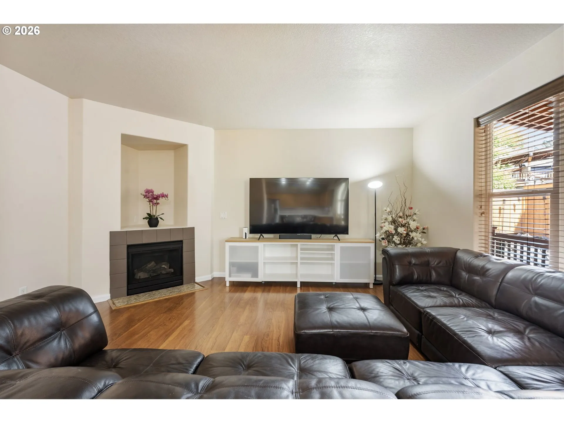 Living Room-Fireplace