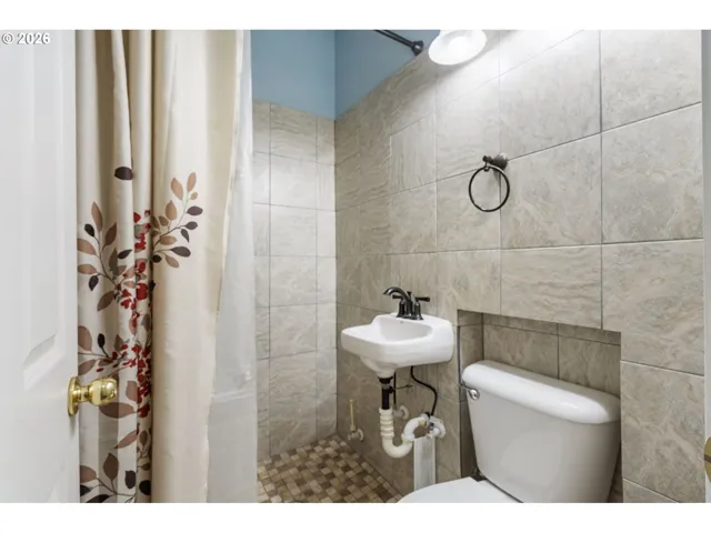 Bathroom-Walk in Shower