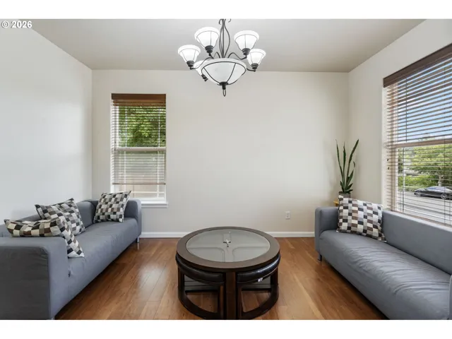 Living Room/Entrance