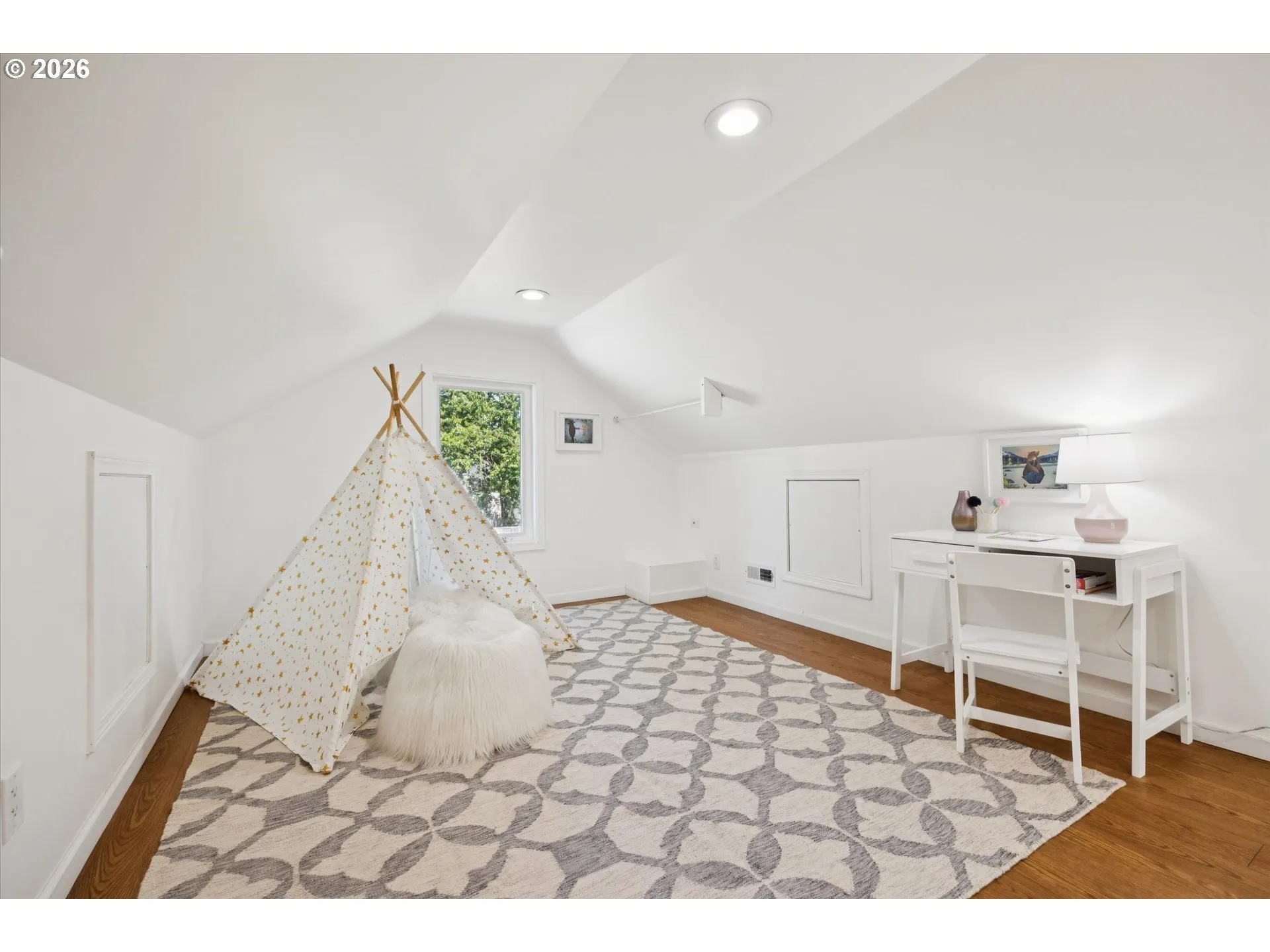 Bonus Room-Upper