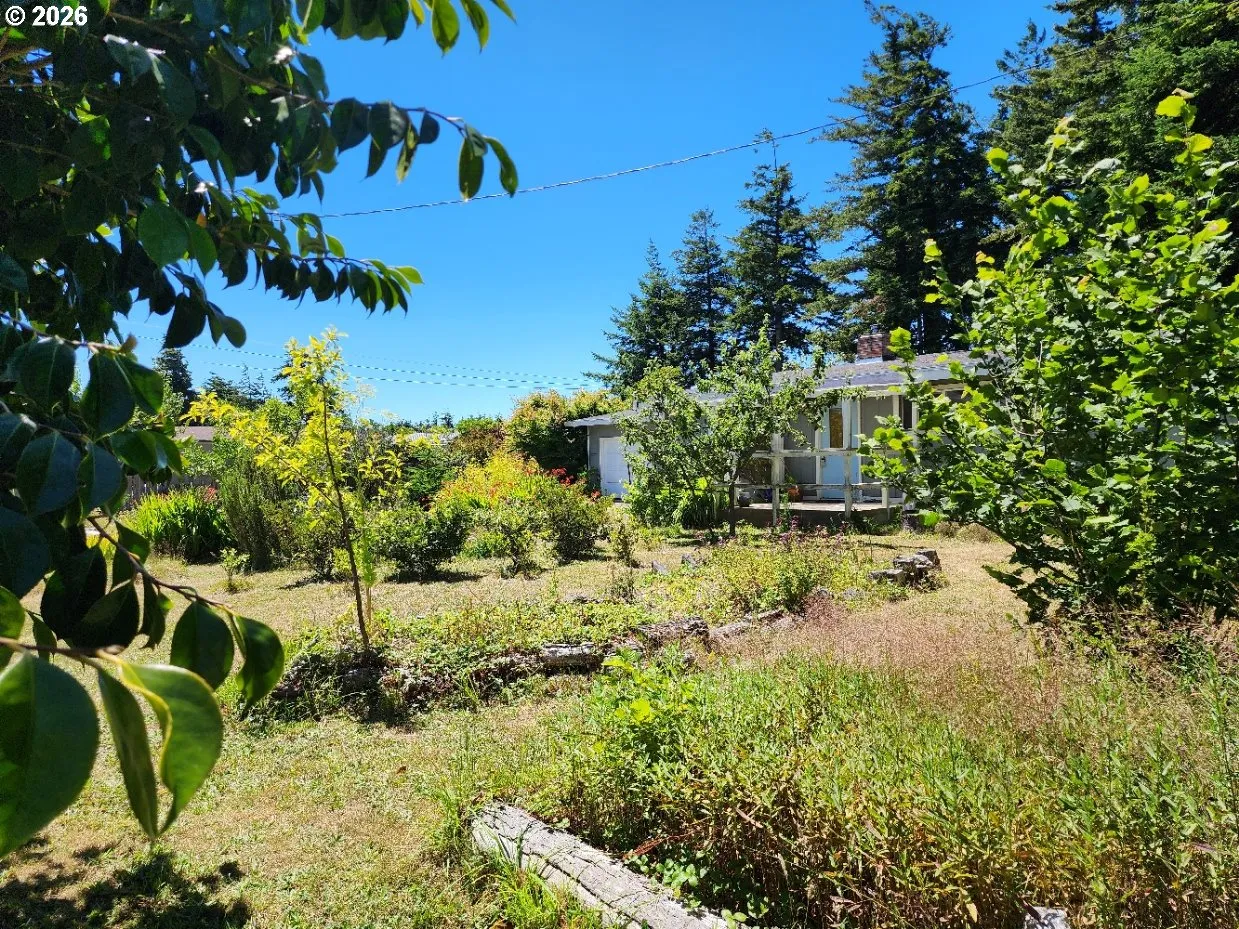 Front Yard-Fenced