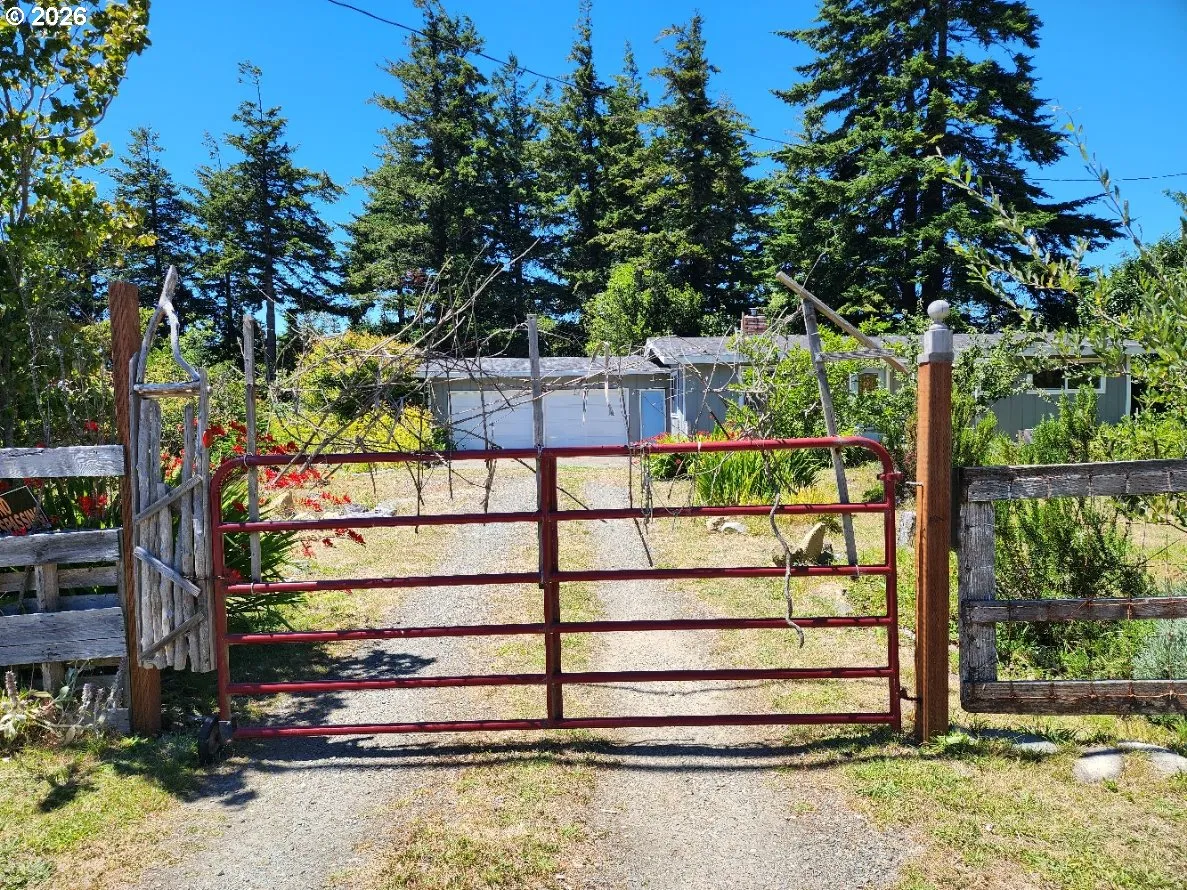 Driveway-Gated