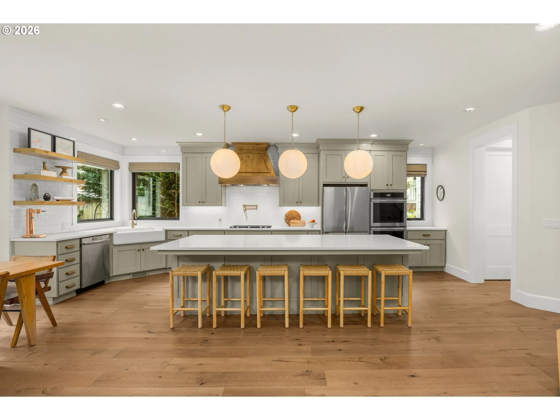Kitchen-Breakfast Bar