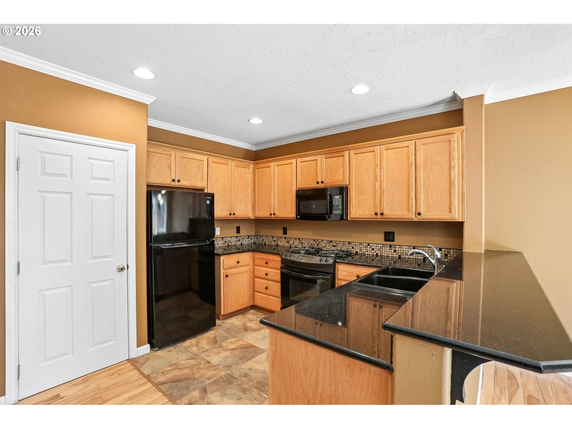 Kitchen-Breakfast Bar