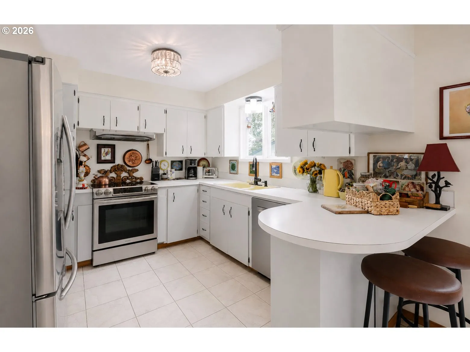 Kitchen-Breakfast Bar