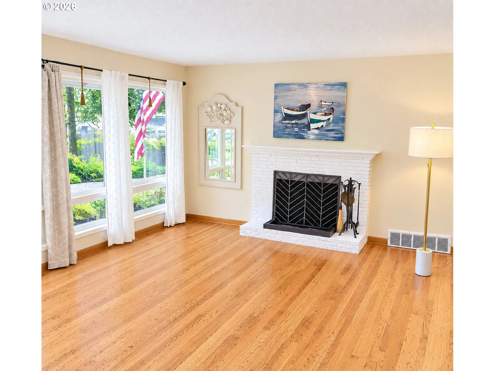 Living Room-Fireplace