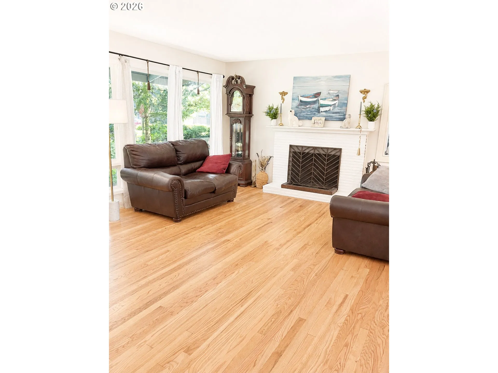 Living Room-Fireplace