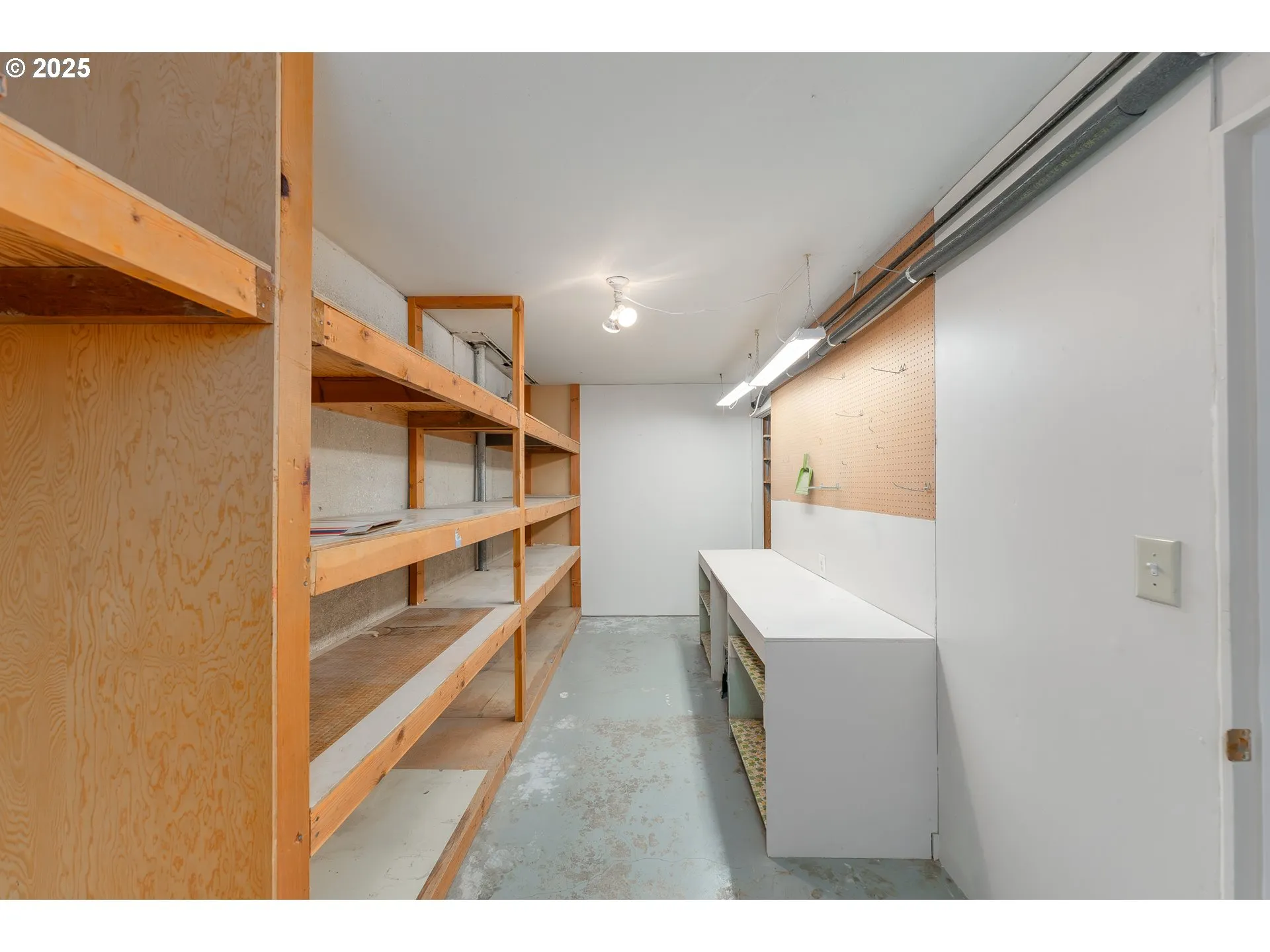 Pantry-Lower