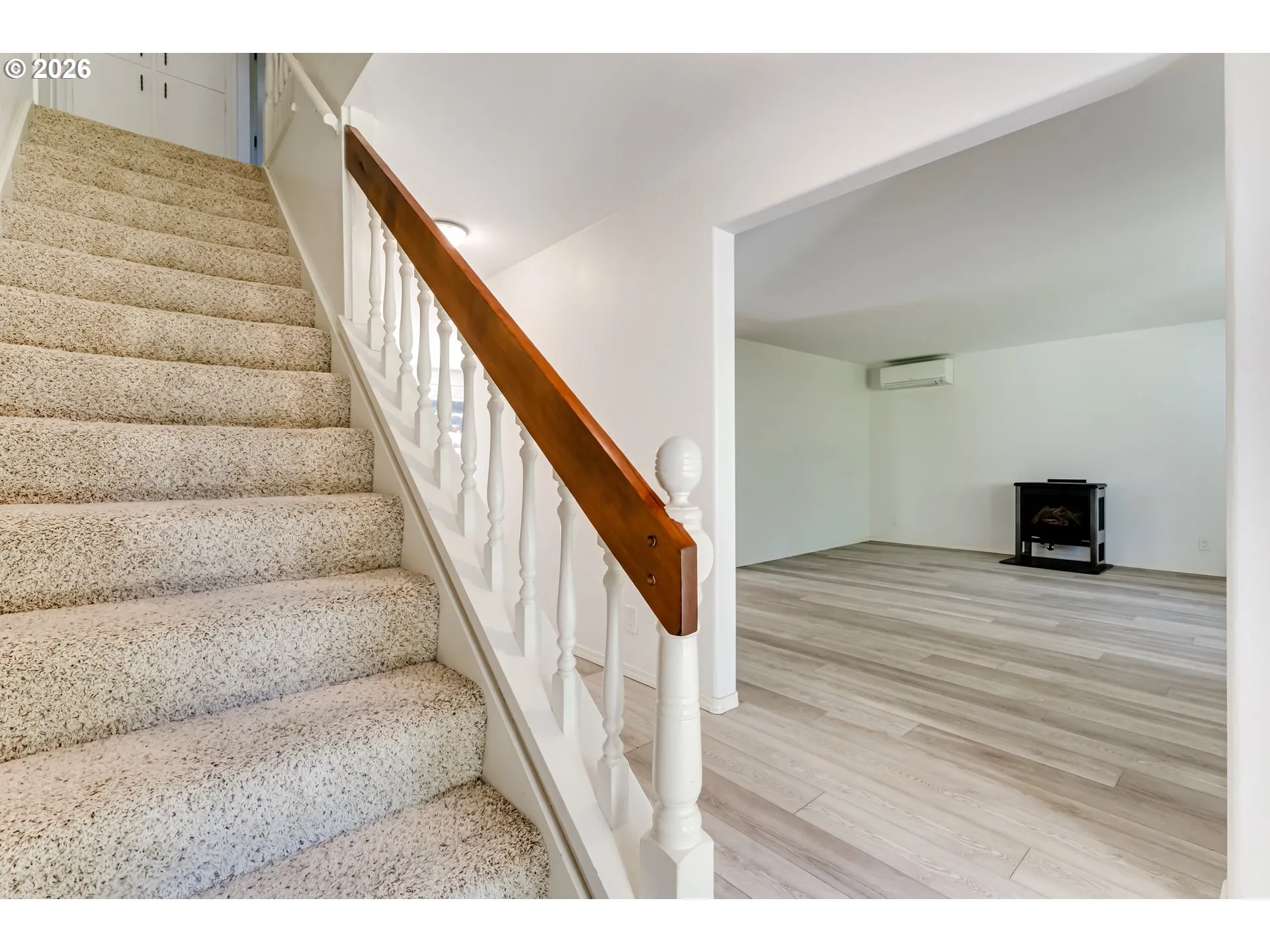 Living Room/Entrance