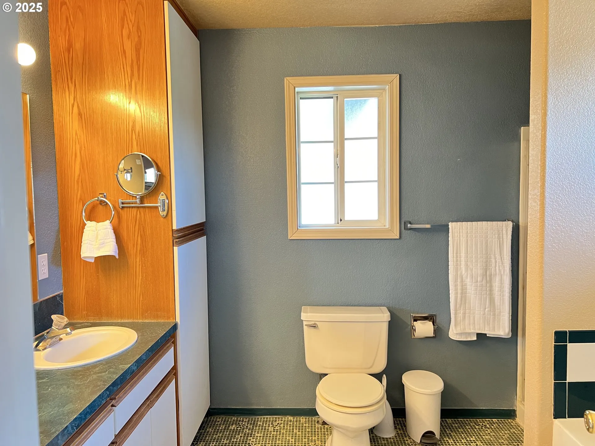 Primary Bedroom-Attached Bathroom