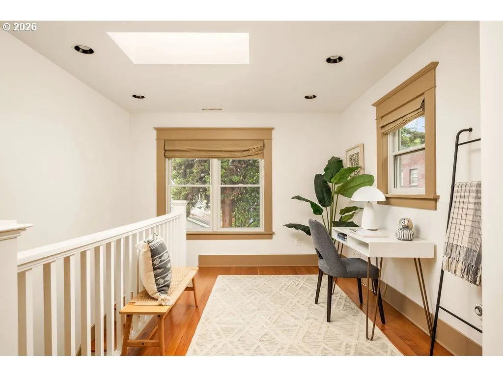 Bedroom, Primary-Skylight