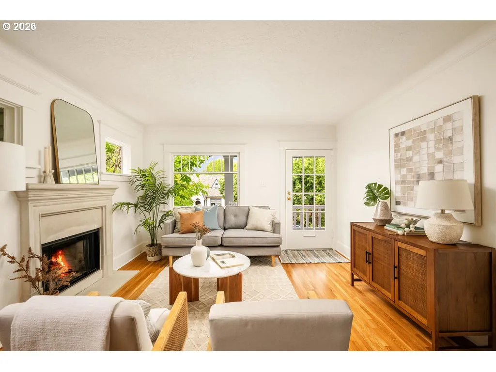 Living Room-Fireplace
