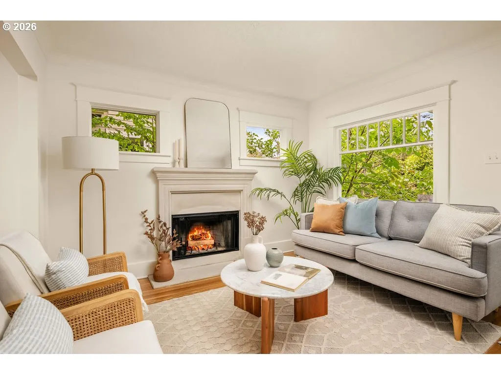 Living Room-Fireplace