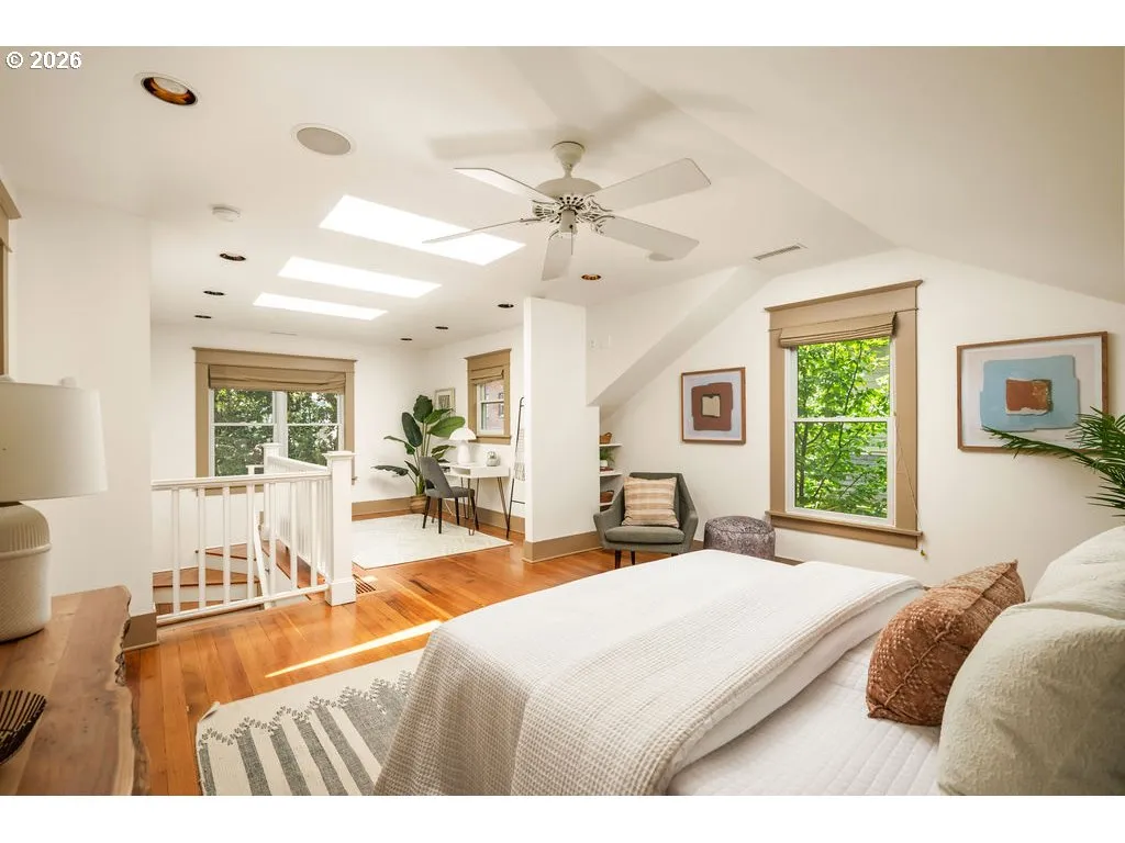 Bedroom, Primary-Vaulted Ceilings
