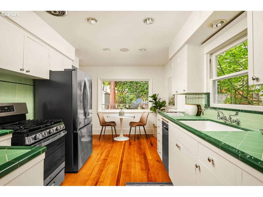 Kitchen/Nook-Eating Area