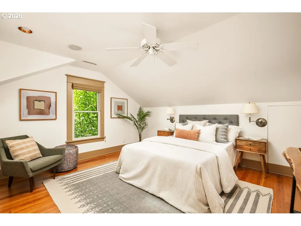 Bedroom, Primary-Vaulted Ceilings