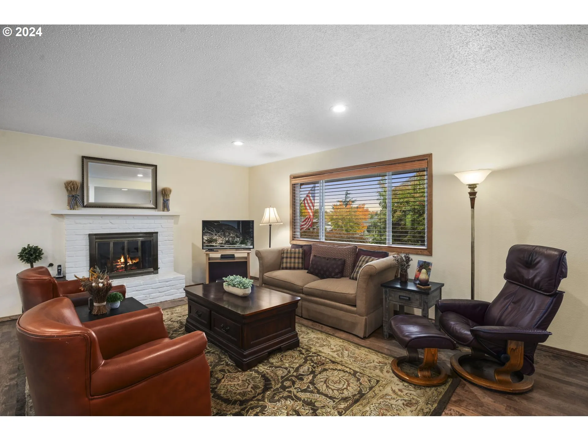 Living Room-Fireplace