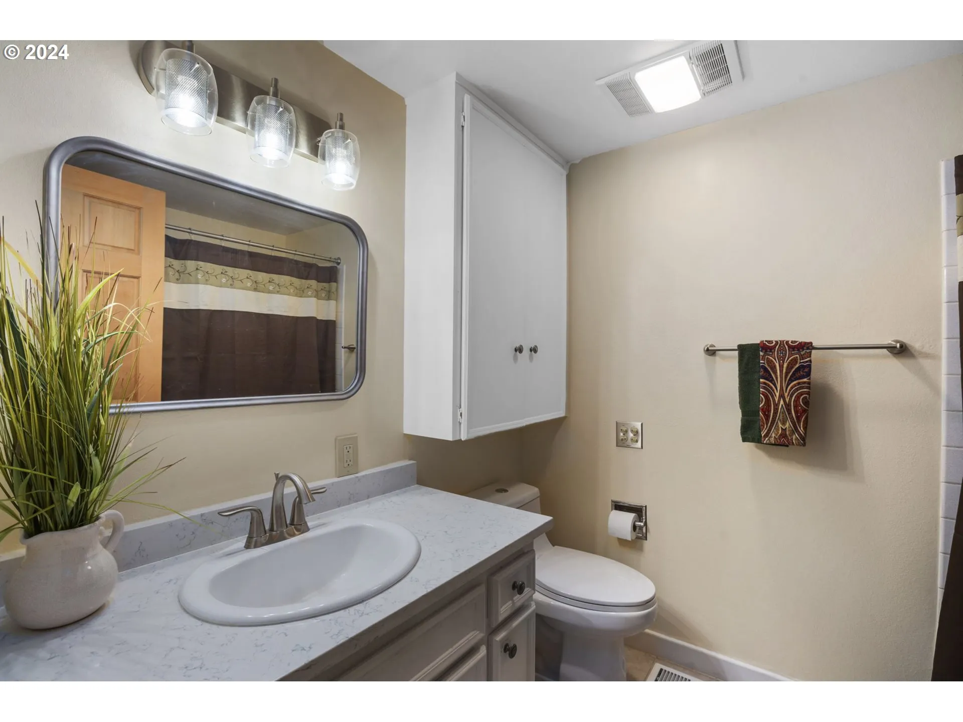Bathroom-Hall